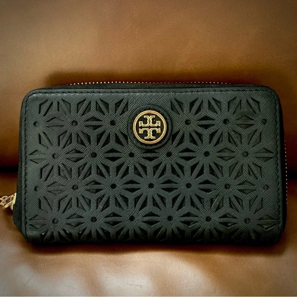 Tory Burch Perforated Logo Zip Wallet Wristlet – Black Saffiano Leather
